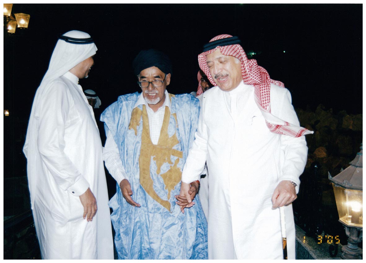 صورة 3102: الشيخ عبد المقصود خوجه، الأستاذ أحمدو ولد عبد القادر، حسين عاتق الغريبي 