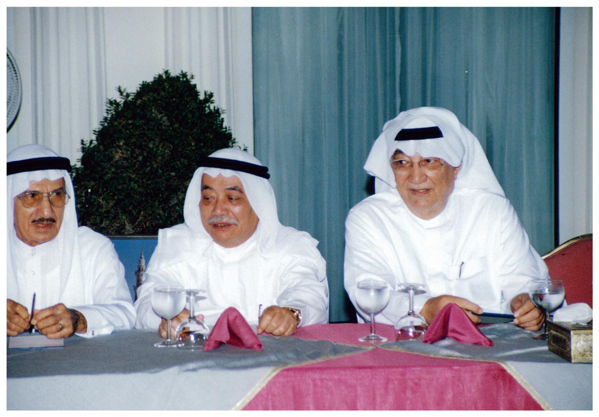 صورة 8038: الأستاذ غالب أبو الفرج، الأستاذ عبد الله بوقس، معالي الشيخ محمد العوضي 