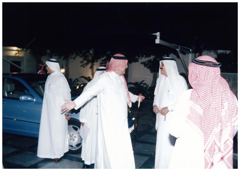 صورة 9586: معالي الدكتور إبراهيم العواجي، الشيخ عبد المقصود خوجه، الأستاذ معن حمد الجاسر 